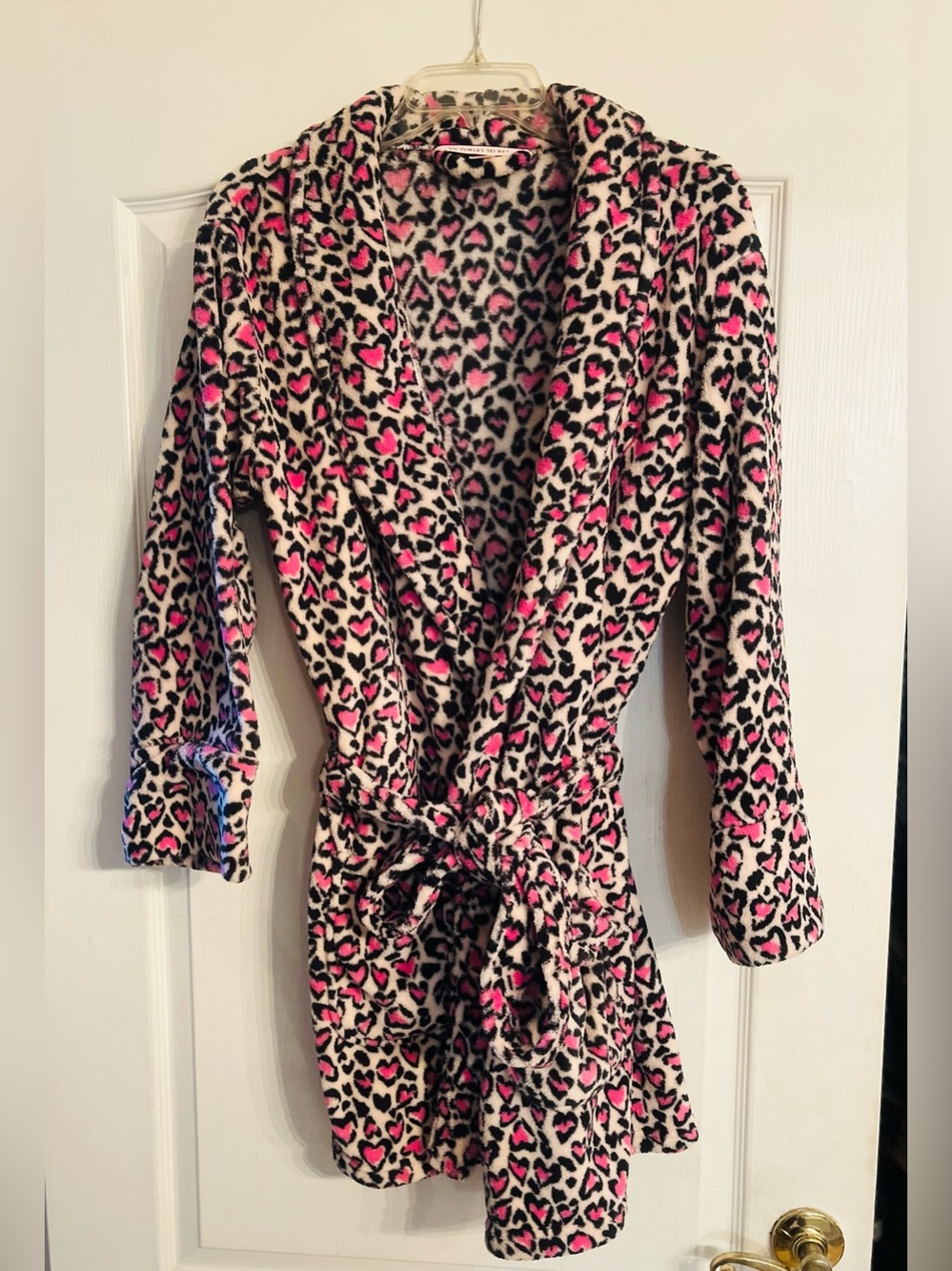 NWOT-Victoria’s Secret Cozy Short Plush Heart Print Robe